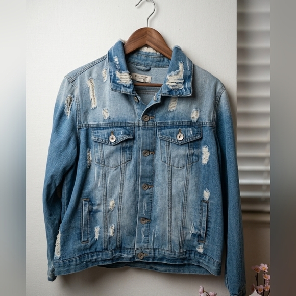 Ci Sono Jackets & Blazers - Ci Sono Distressed Light Wash Denim Trucker Jacket - Small - Edgy Streetwear